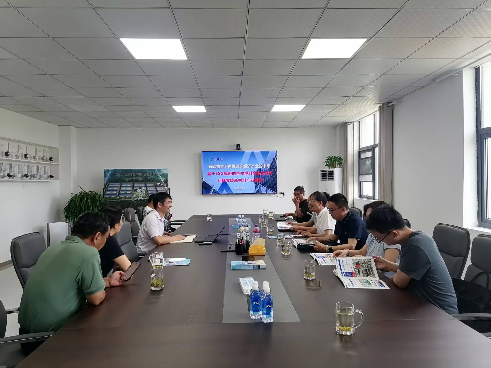 許昌市科技局、上海理工大學(xué)專家團(tuán)隊來公司做 技術(shù)交流?